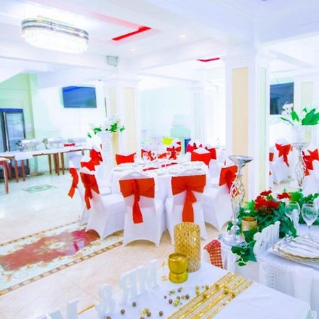 Marriot Metropolitan Hotel Douala Exterior photo