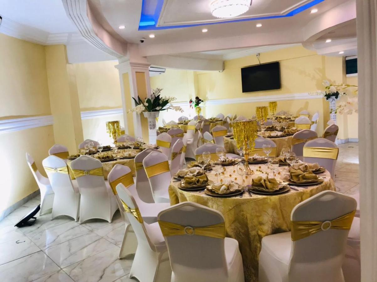 Marriot Metropolitan Hotel Douala Exterior photo